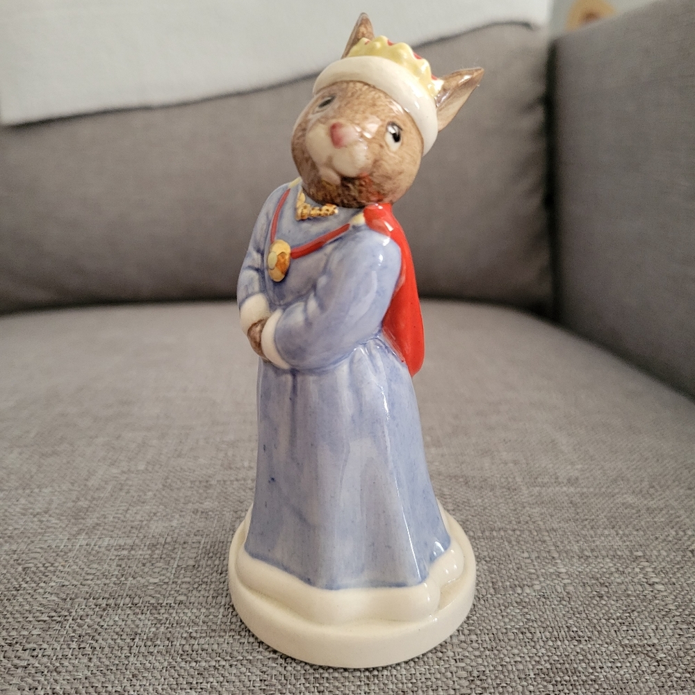 1985 Bunnykins Royal Family Qween Sophie, Royal Doulton figuring, statue